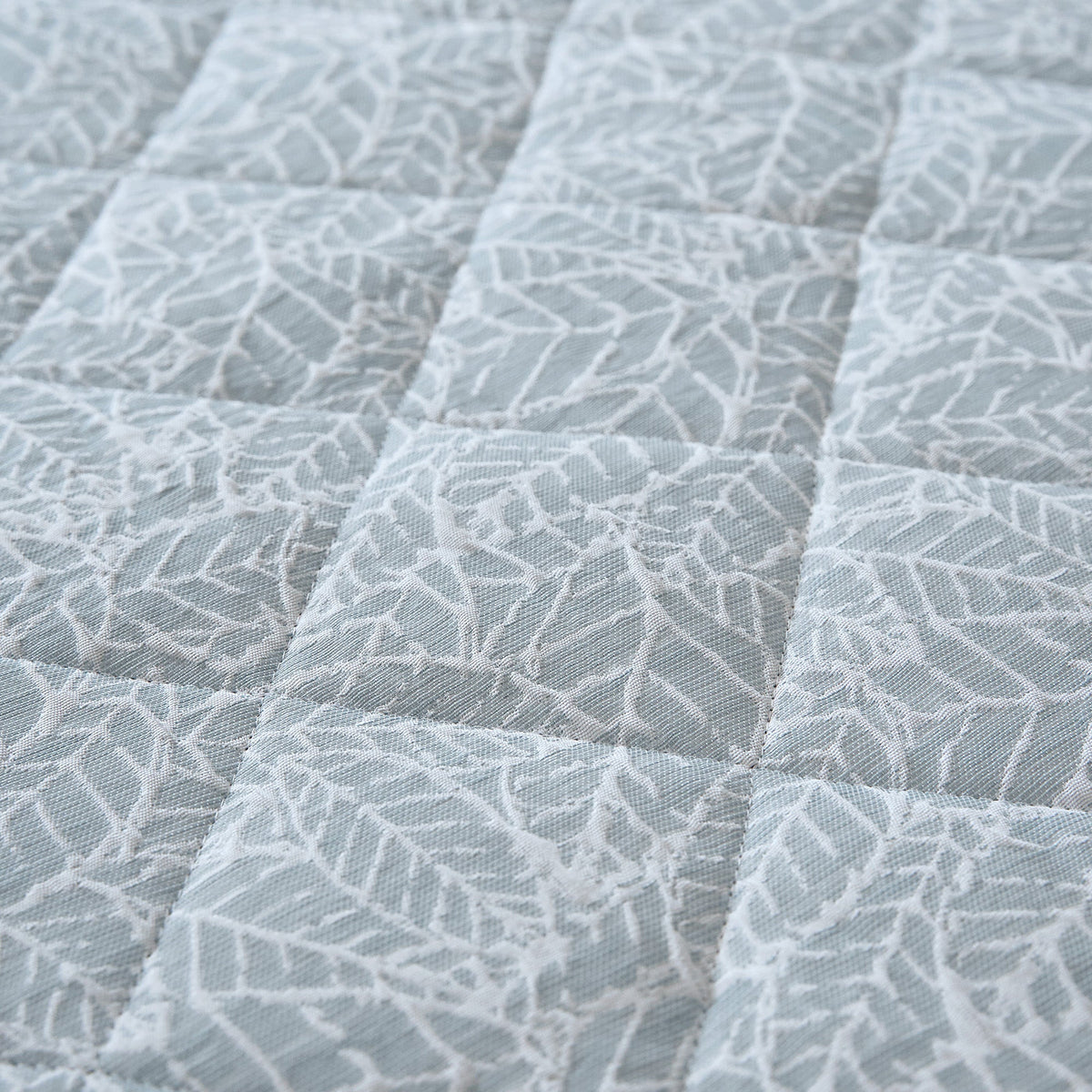 Velosso Ayda Jacquard Floral Quilted Bedspread Set