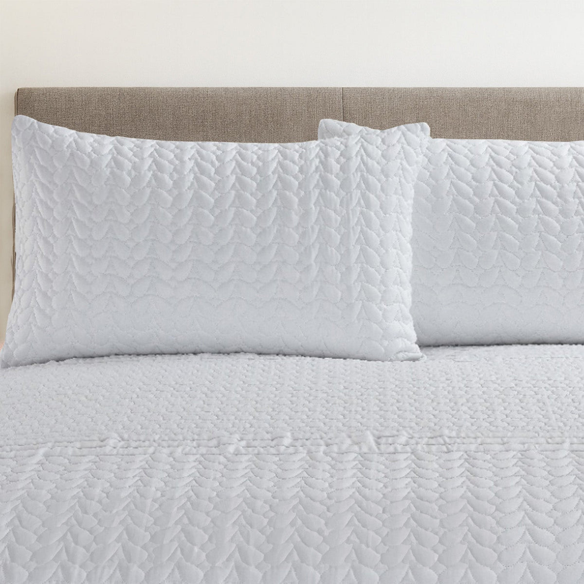 Velosso Kinsley Embossed Pattern Duvet Cover And Pillowcase Set