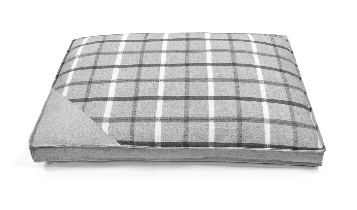 Pet Winks Checkered Flat Pet Bed