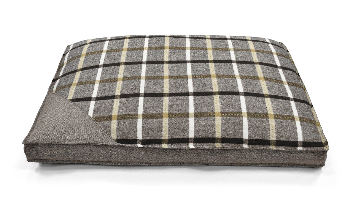 Pet Winks Checkered Flat Pet Bed