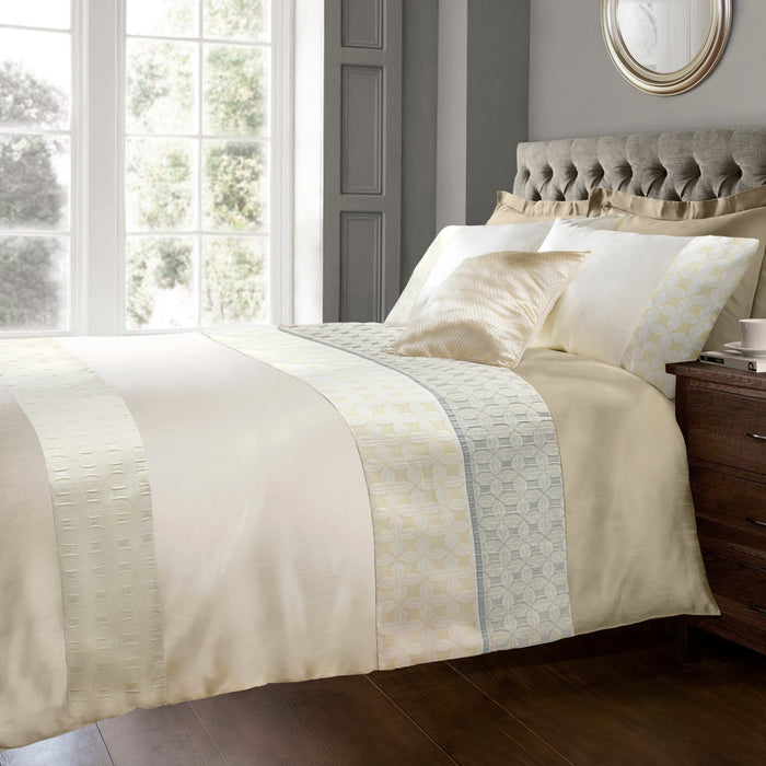 Pandora Jacquard Cream Duvet Cover & Pillowcase Set