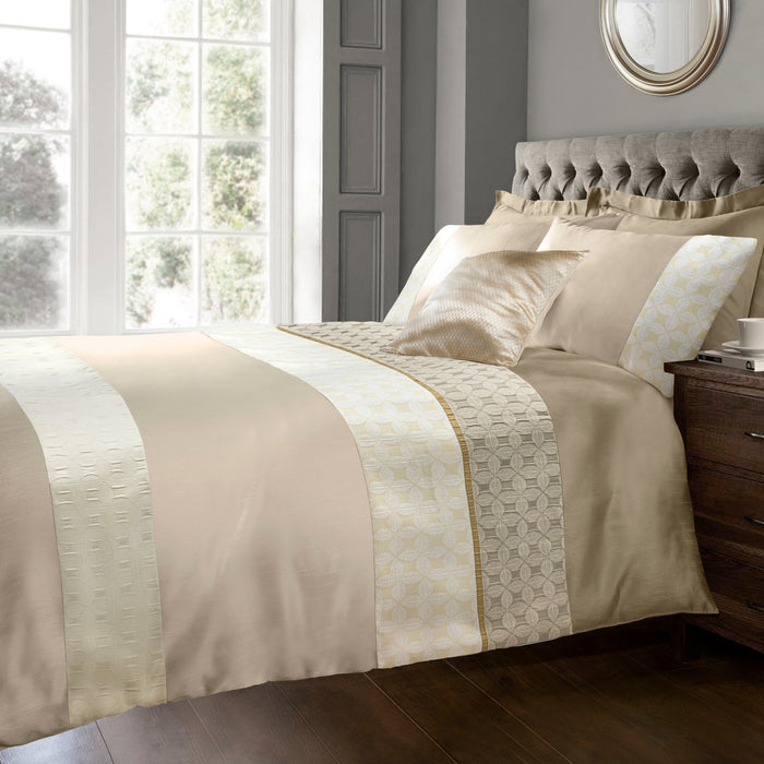 Pandora Jacquard Latte Duvet Cover & Pillowcase Set